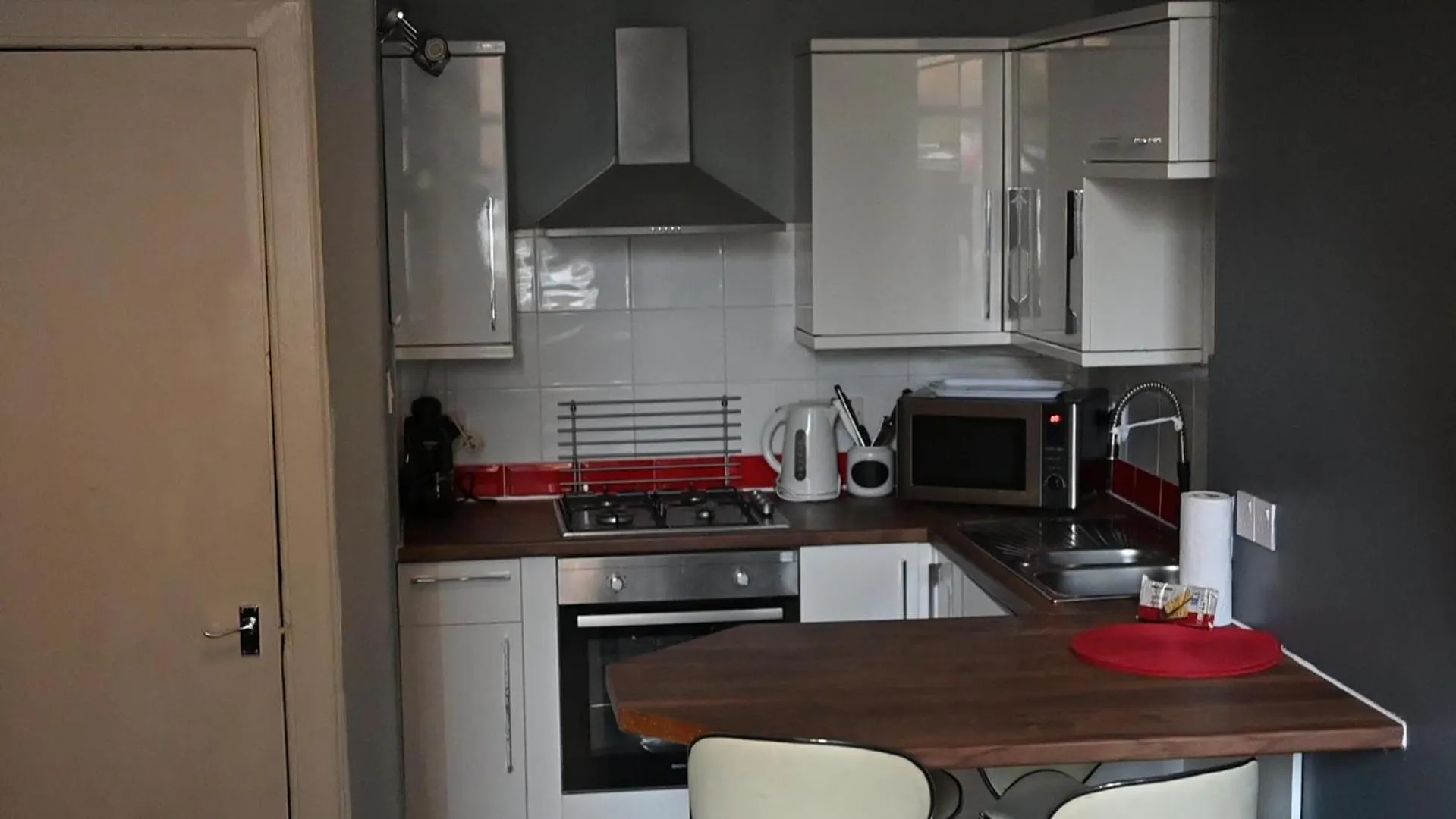 Warm 1 Bed Apartment By Holyrood Palace And Park! Edinburgh 0*,  United Kingdom