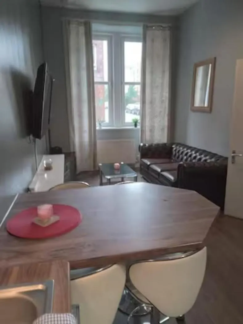 Warm 1 Bed Apartment By Holyrood Palace And Park! Edinburgh