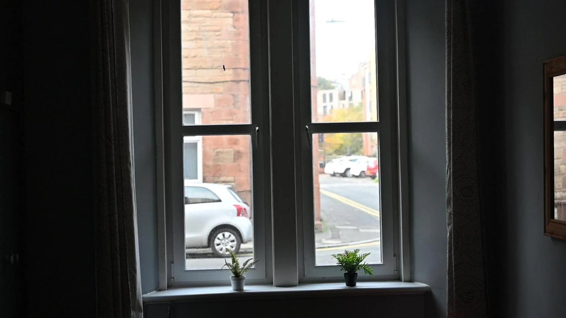 Warm 1 Bed Apartment By Holyrood Palace And Park! Edinburgh