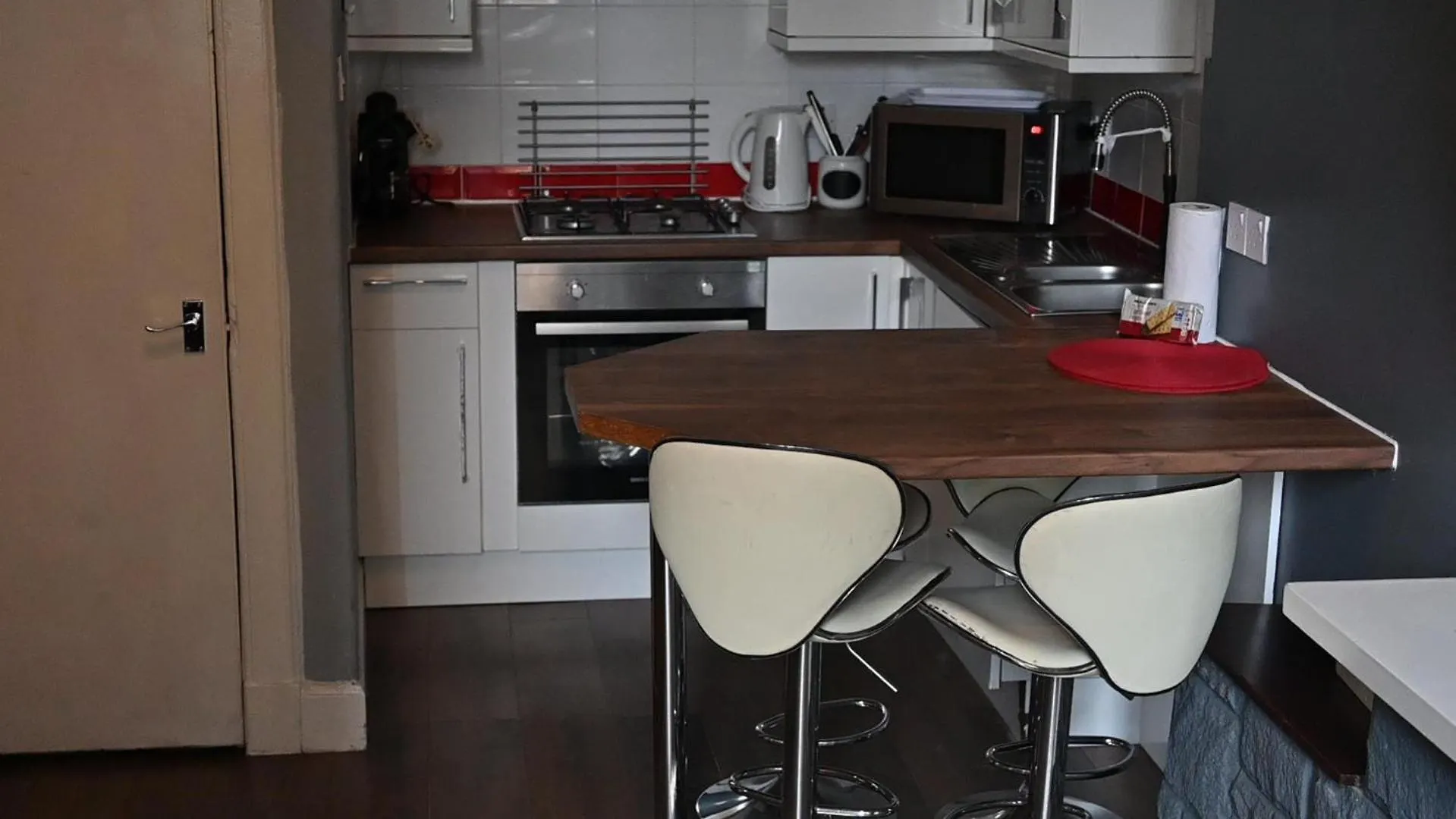 Warm 1 Bed Apartment By Holyrood Palace And Park! Edinburgh 0*,  United Kingdom