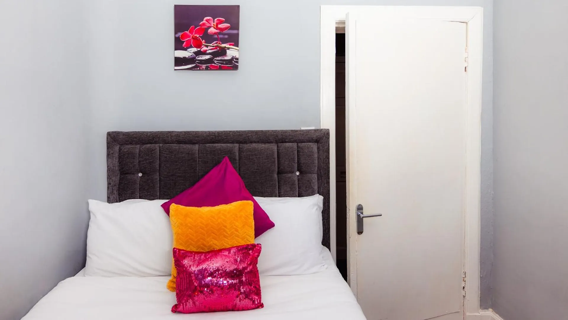 Warm 1 Bed Apartment By Holyrood Palace And Park! Edinburgh 0*,